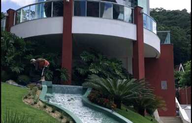 Imagem: O apartamento possui 2 Dormitórios, 1 Suíte, 2 Vagas na garagem