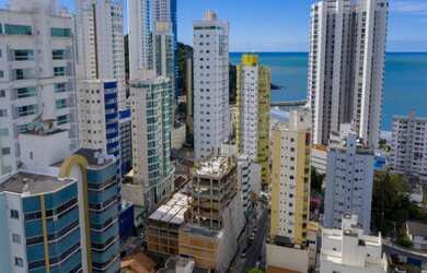 Imagem: O apartamento possui 3 Dormitórios, 3 Suítes, 4 Banheiros