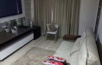 Imagem: A casa possui 2 Dormitórios, 1 Banheiro, 2 Vagas na garagem