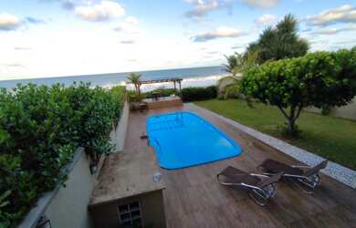 Imagem: A casa possui 3 Dormitórios, 3 Suítes, 4 Banheiros, 3 Vagas