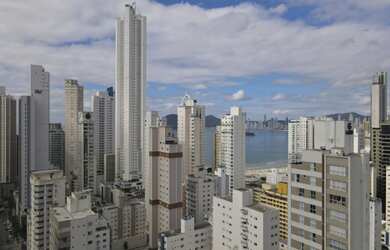 Imagem: O apartamento possui 3 Dormitórios, 3 Suítes, 4 Banheiros