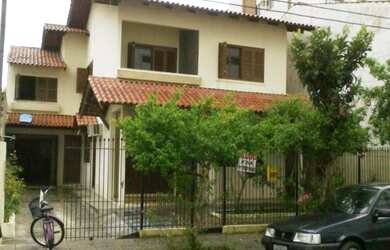 Imagem: O apartamento possui 6 Dormitórios, 2 Suítes, 4 Banheiros