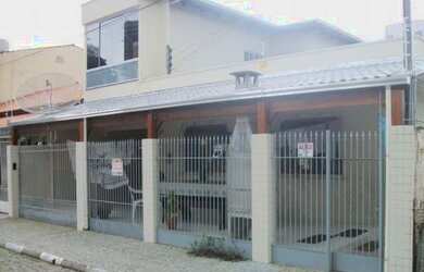 Imagem: A casa possui 3 Dormitórios, 1 Suíte, 2 Banheiros, 1 Vaga