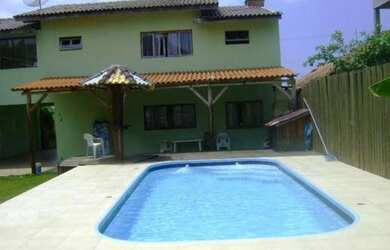 Imagem: A casa possui 4 Dormitórios, 1 Suíte, 3 Banheiros, 3 Vagas