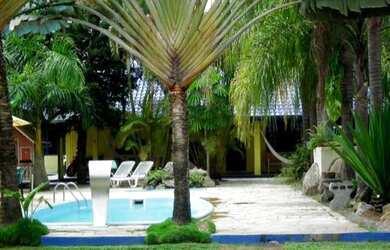 Imagem: A casa possui 5 Dormitórios, 1 Suíte, 4 Banheiros, 4 Vagas