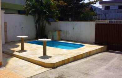 Imagem: A casa possui 6 Dormitórios, 1 Suíte, 3 Banheiros, 5 Vagas