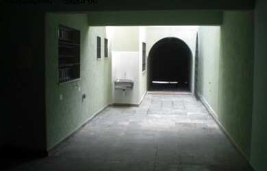 Imagem: A casa possui 3 Dormitórios, 4 Banheiros e 11 Vagas na garagem