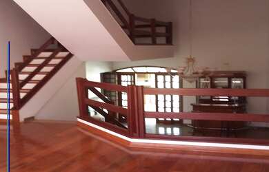 Imagem: A casa possui 4 Dormitórios, 2 Suítes, 4 Banheiros, 2 Vagas