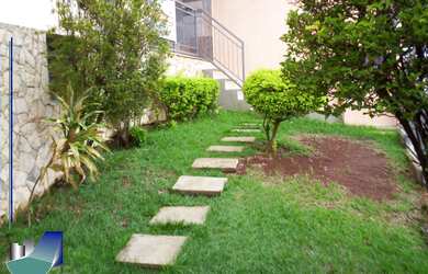 Imagem: A casa possui 2 Dormitórios, 1 Suíte, 4 Banheiros, 2 Vagas