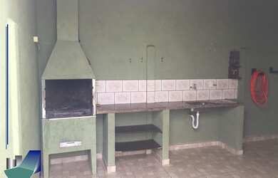 Imagem: A casa possui 3 Dormitórios, 2 Suítes, 4 Banheiros, 2 Vagas