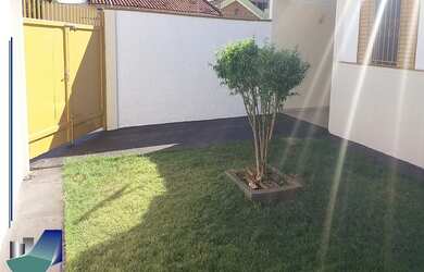 Imagem: A casa possui 3 Dormitórios, 1 Banheiro, 3 Vagas na garagem