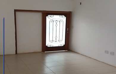 Imagem: A casa possui 3 Dormitórios, 2 Suítes, 3 Banheiros, 528m²