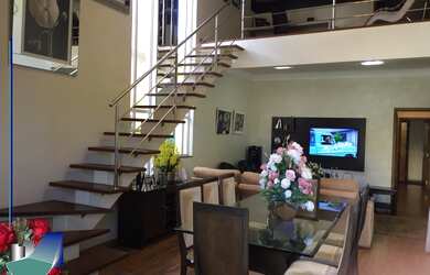 Imagem: A casa em condomínio possui 4 Dormitórios, 2 Suítes, 3 Banheiros