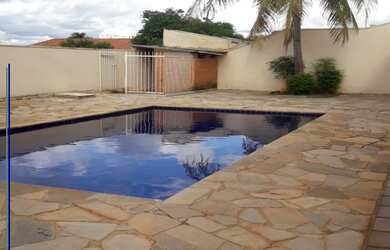 Imagem: A casa para alugar possui 4 Dormitórios, 2 Suítes, 6 Banheiros