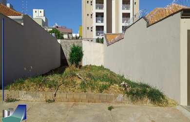 Imagem: O terreno possui 270m² de Área Privada e está localizado