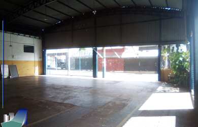 Imagem: O depósito possui 2 Banheiros, 400m² de Área e está localizado