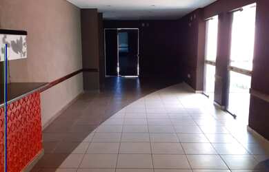 Imagem: A sala comercial possui 3 Banheiros, 3 Vagas na garagem, 403m²