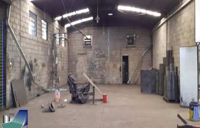 Imagem: O depósito possui 3 Banheiros, 750m² de Área, 731m² de Área