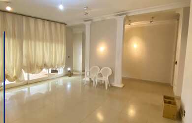 Imagem: A casa possui 3 Dormitórios, 3 Suítes, 5 Banheiros, 3 Vagas