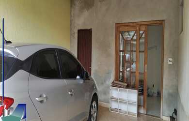 Imagem: A casa possui 4 Dormitórios, 1 Suíte, 5 Banheiros, 4 Vagas