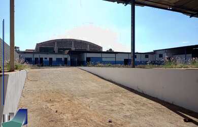 Imagem: O depósito possui 2 Banheiros, 1 Vaga na garagem, 2.275m²