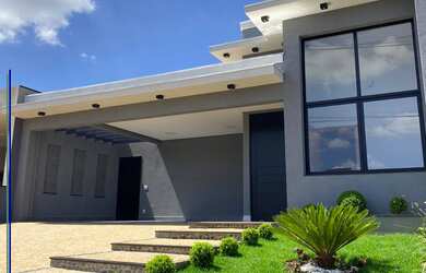 Imagem: A casa em condomínio possui 3 Dormitórios, 3 Suítes, 5 Banheiros