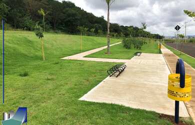 Imagem: O terreno possui 195m² de Área Privada e está localizado