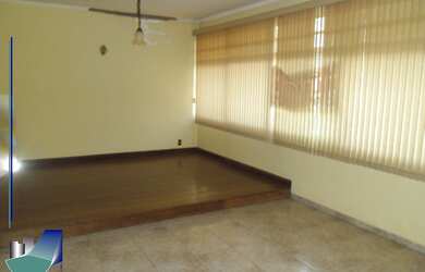 Imagem: A casa possui 3 Dormitórios, 2 Suítes, 4 Banheiros, 4 Vagas