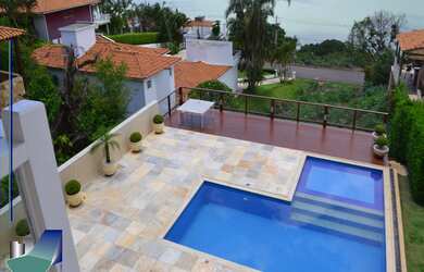 Imagem: A casa em condomínio possui 7 Dormitórios, 2 Suítes, 4 Banheiros