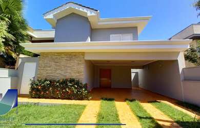 Imagem: A casa em condomínio possui 4 Dormitórios, 2 Suítes, 4 Banheiros