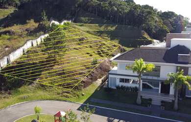 Imagem 2: Terreno exclusivo em condomínio alto padrão na Pedra Branca: vista privilegiada, segurança