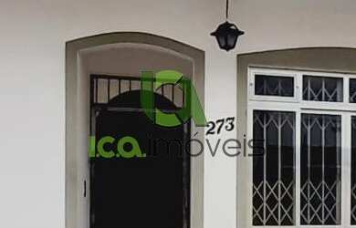 Imagem: A casa possui 3 Dormitórios, 2 Banheiros, 3 Vagas na garagem