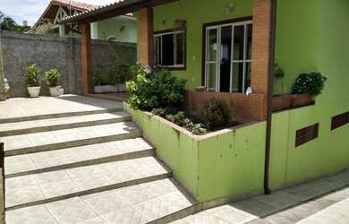 Imagem: A casa possui 3 Dormitórios, 1 Suíte, 3 Banheiros, 5 Vagas