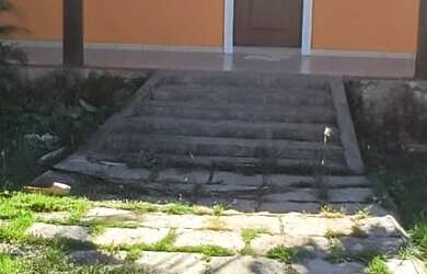 Imagem: A casa possui 2 Dormitórios, 1 Suíte e está localizado em