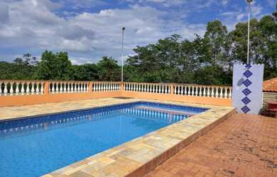Imagem: A fazenda possui 3 Dormitórios, 1 Suíte, 4 Banheiros, 6 Vagas