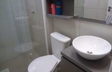 Imagem: O apartamento possui 2 Dormitórios, 1 Banheiro, 1 Vaga na garagem