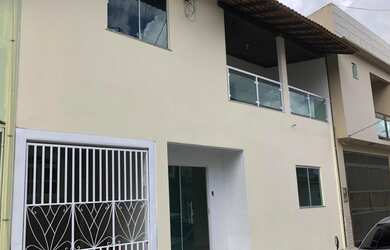 Imagem: A casa possui 4 Dormitórios, 3 Suítes, 5 Banheiros, 1 Vaga