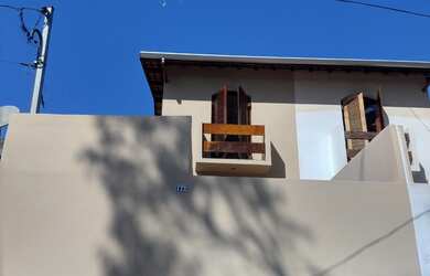 Imagem: A casa possui 2 Dormitórios, 2 Banheiros, 1 Vaga na garagem