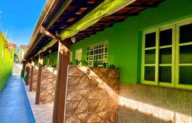 Imagem: A casa possui 2 Dormitórios, 1 Banheiro, 1 Vaga na garagem