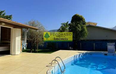 Imagem: A casa possui 4 Dormitórios, 2 Suítes, 2 Banheiros, 12 Vagas