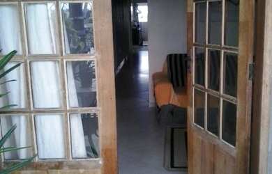 Imagem: A casa possui 5 Dormitórios, 4 Banheiros, 1 Vaga na garagem