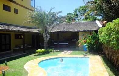 Imagem: A casa possui 4 Dormitórios, 4 Suítes, 7 Banheiros, 3 Vagas