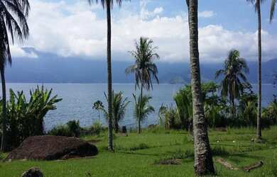 Imagem: A casa possui 7 Dormitórios, 1 Suíte, 4 Banheiros, 10 Vagas