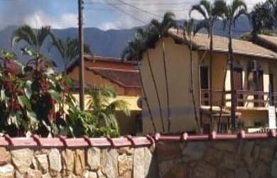 Imagem: A casa possui 3 Dormitórios, 2 Suítes, 3 Banheiros, 1 Vaga