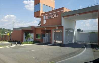 Imagem: O terreno possui 1200m² de Área Privada e está localizado