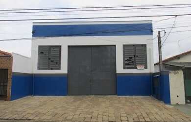 Imagem: O depósito possui 1 Banheiro, 2 Vagas na garagem, 253m² de