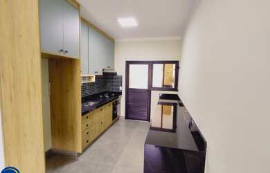 Imagem: A casa possui 3 Dormitórios, 1 Suíte, 2 Banheiros, 2 Vagas