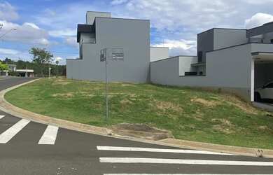 Imagem: O terreno possui 258m² de Área Privada e está localizado