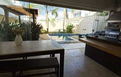 Imagem: A casa em condomínio possui 3 Dormitórios, 1 Suíte, 4 Banheiros