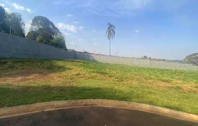 Imagem: O terreno possui 396m² de Área Privada e está localizado